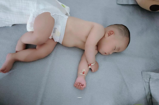 丹阳几个月宝宝会抬头
